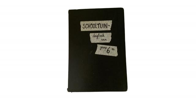foto van de voorkant van het schooltuindagboek