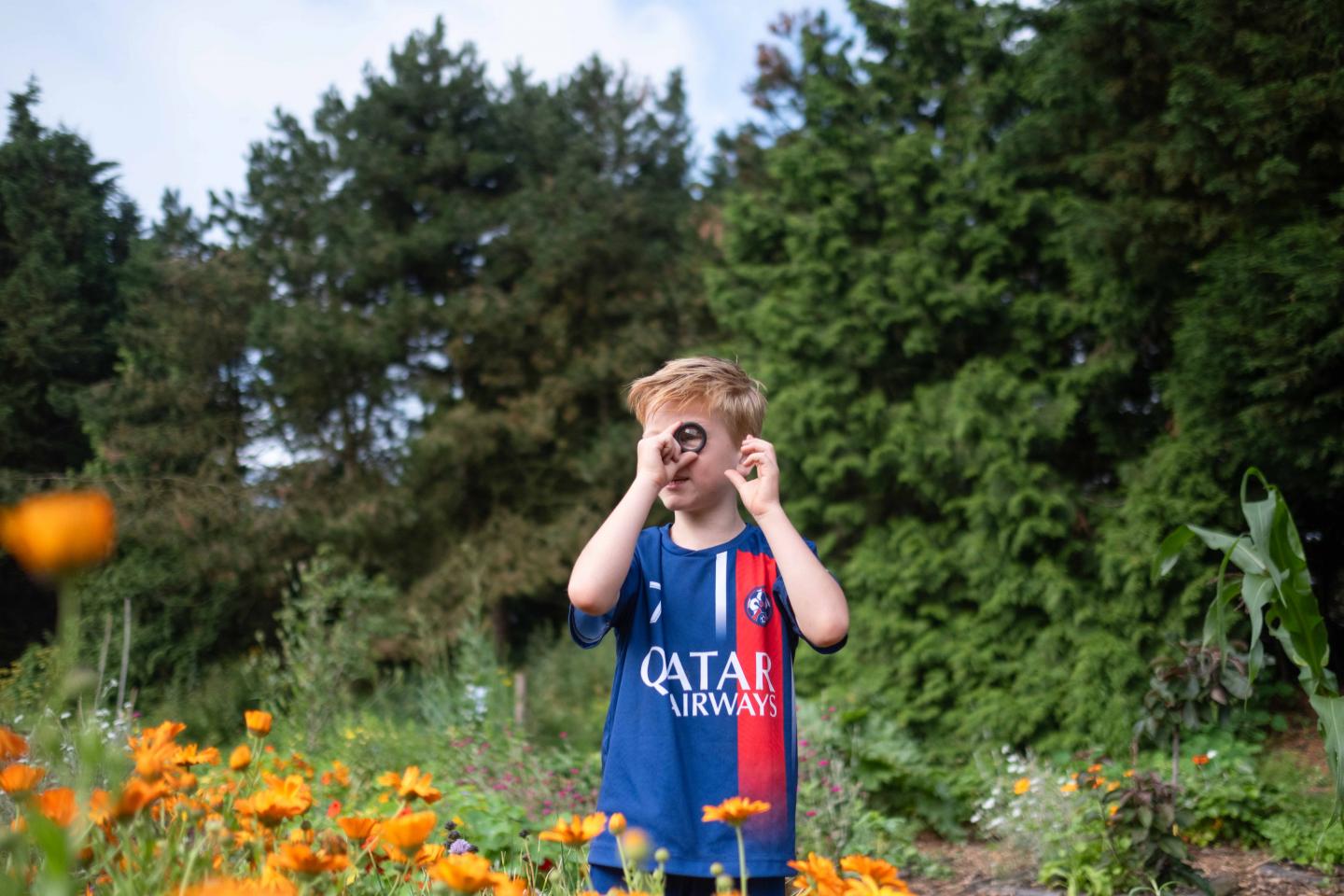 foto van kind op de schooltuin