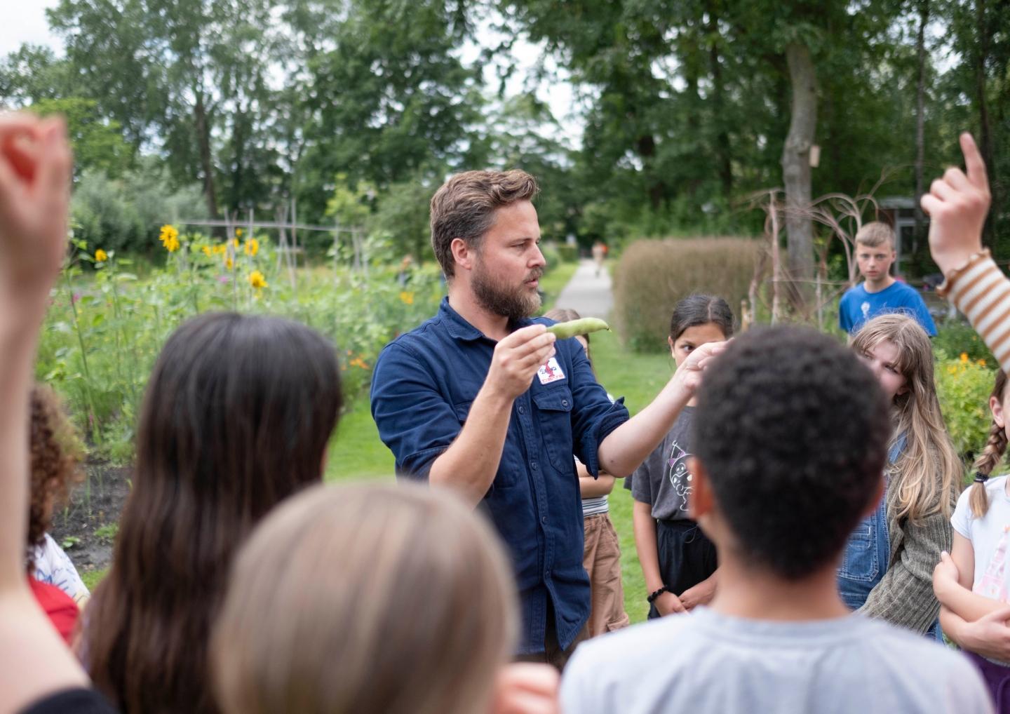 foto van een medewerker educatie